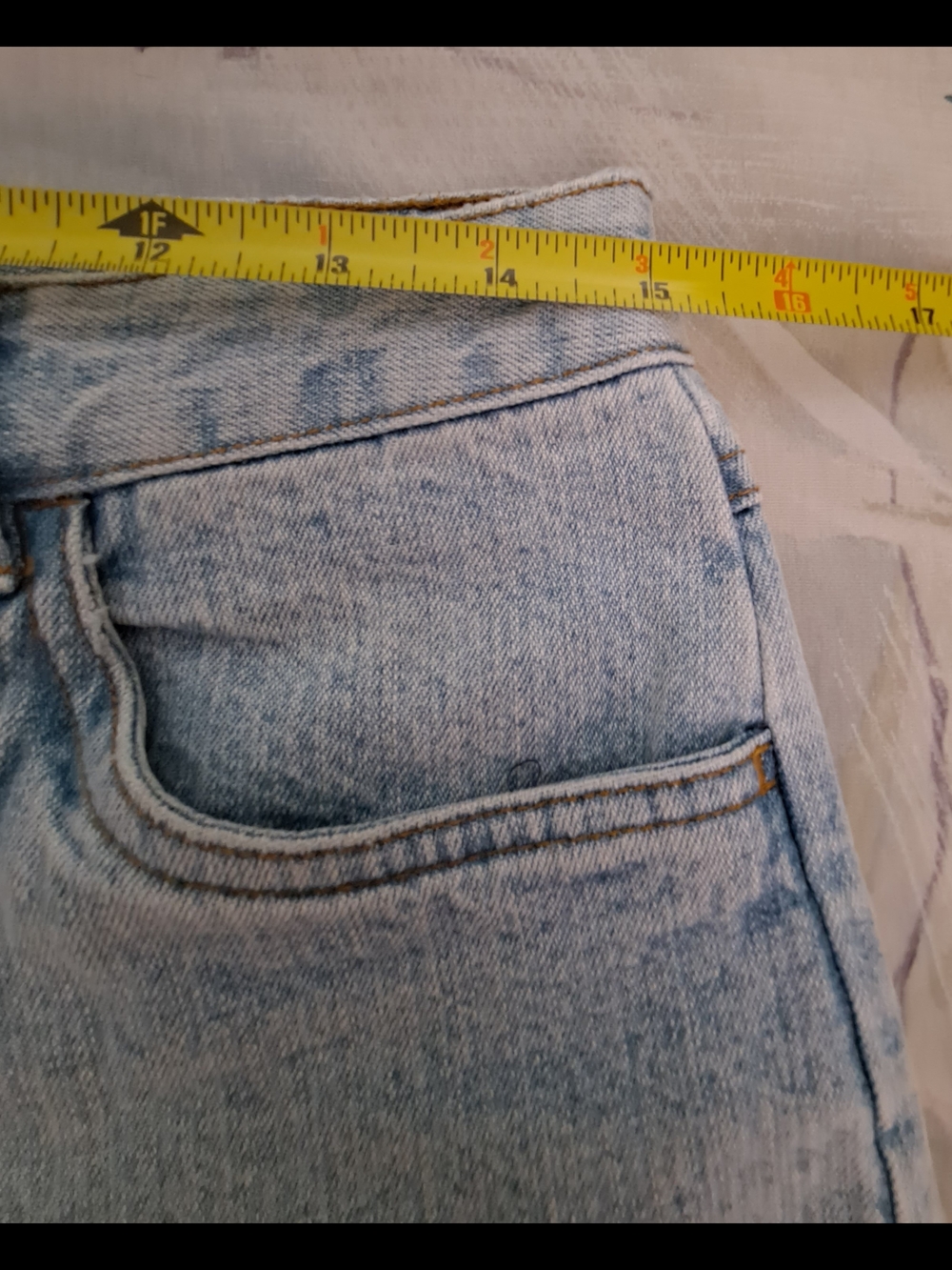 4 Pairs Basic Editions Women’s Light Wash Denim Shorts Size 4 - Picture 4 of 6